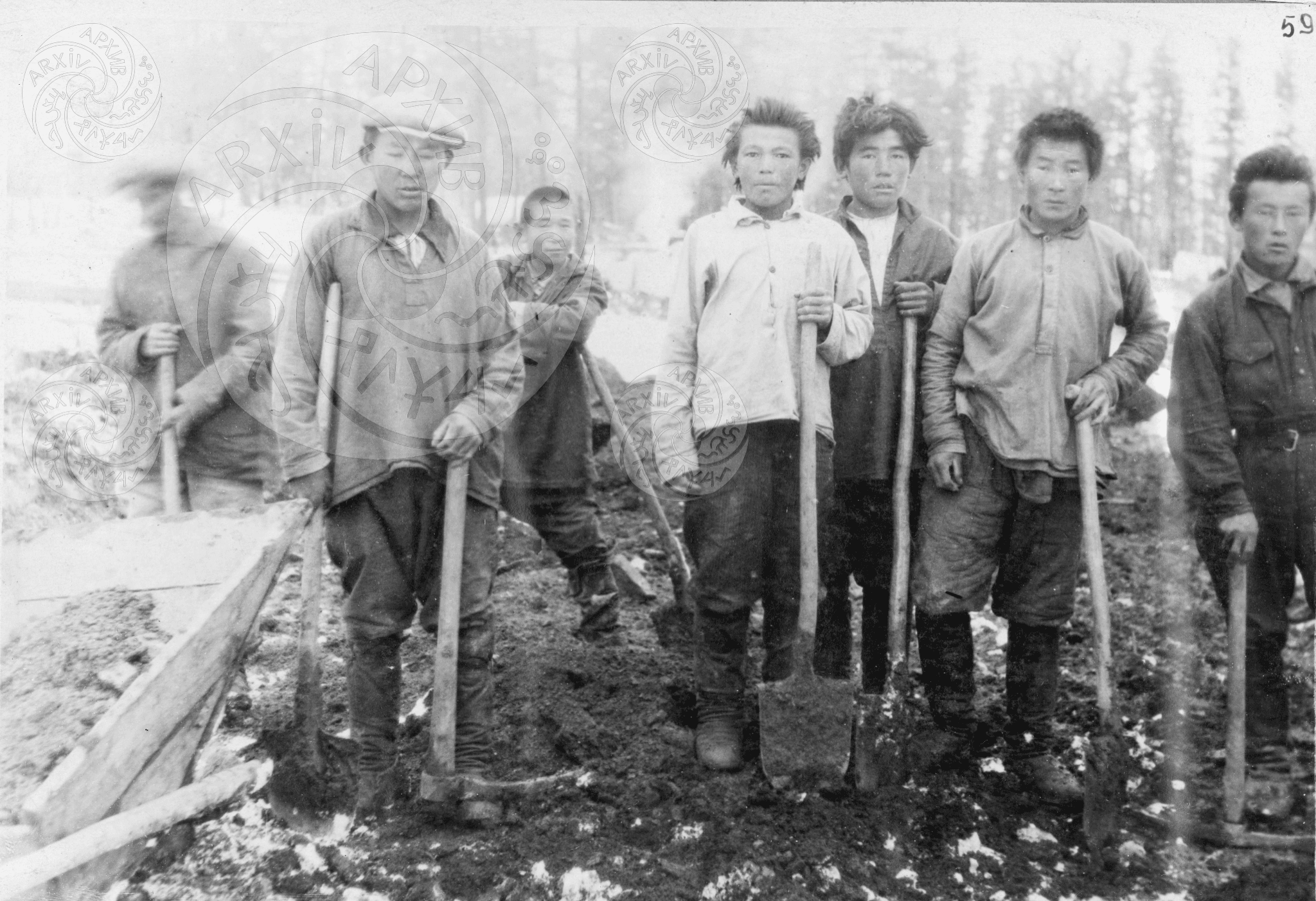 Photo 10. A group of young Tuvan workers. On the road construction site, the youths gained experience and skills in physical labor. 1933.